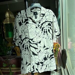 H&M Abstract Black & White Button Up